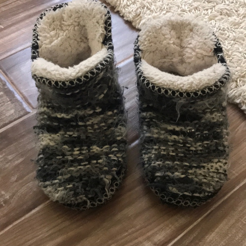 Urban outfitters fluffy slippers